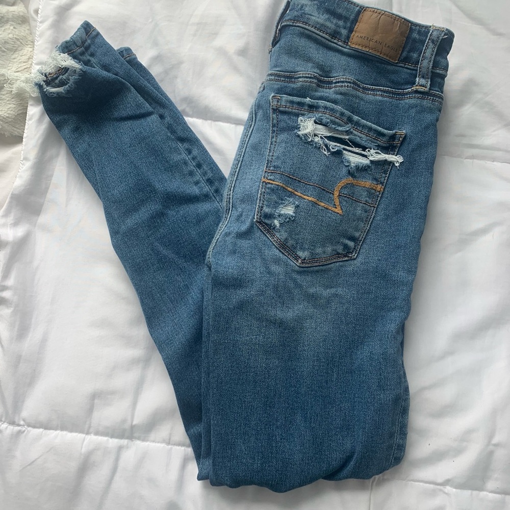 SOLD - American Eagle Medium wash size 2 jeans